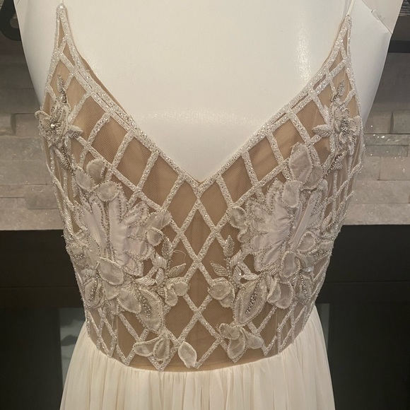 Hayley Paige Wedding Gown - Picture 11 of 16